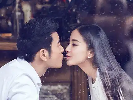 黄晓明喜欢赵薇10年最后却娶了杨颖黄妈妈一席话说出原因