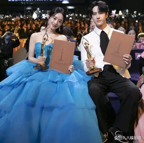 卡斯柏公开讨论《热烈》,"出卖"了赵丽颖,"得罪"了王一博