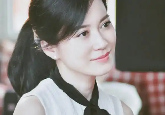 身高:165 cm,毕业院校:北京电影学院,职业:演员,导演,经纪公司:俞飞鸿