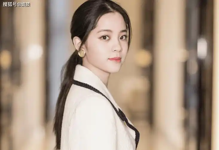 欧阳娜娜深夜回应,有文凭没学位是自己选择,设奖学金帮更多学生