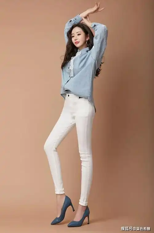 人像摄影中,拍摄全身照,一定要挺胸收腹吗?不同题材不同对待