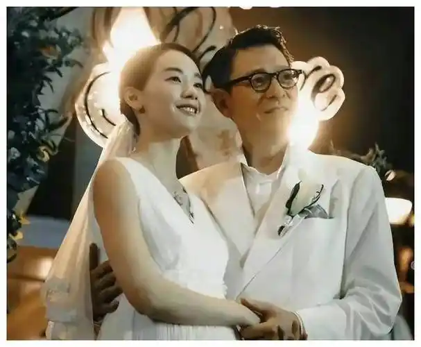 刘德华与神秘女星十指相扣揭秘打败巩俐吴君如的内幕