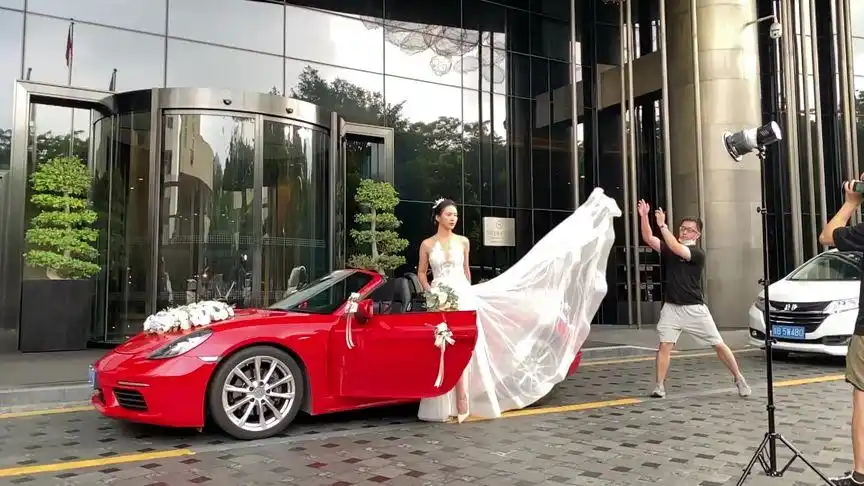 网红静态拍婚纱照#豪车美女 #热门 #婚礼
