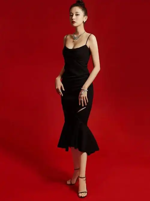 异域风情古力娜扎:魅力四溢性感撩人,这身材完全受不住