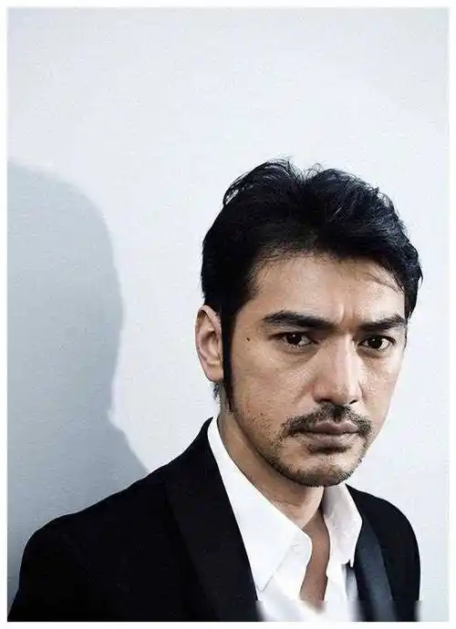 金城武隐婚传闻引爆热搜疑娶日籍女主播马场典子引发关注