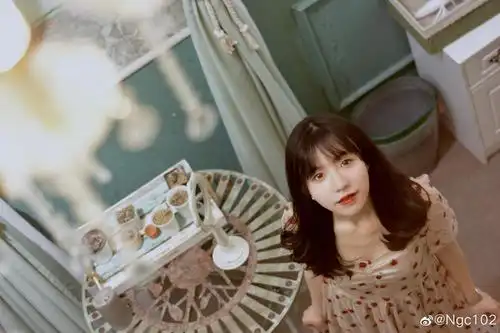 预告上周拍的漂亮妹妹 舍不得磨掉模特脸上的小雀斑 在我眼里这些都好