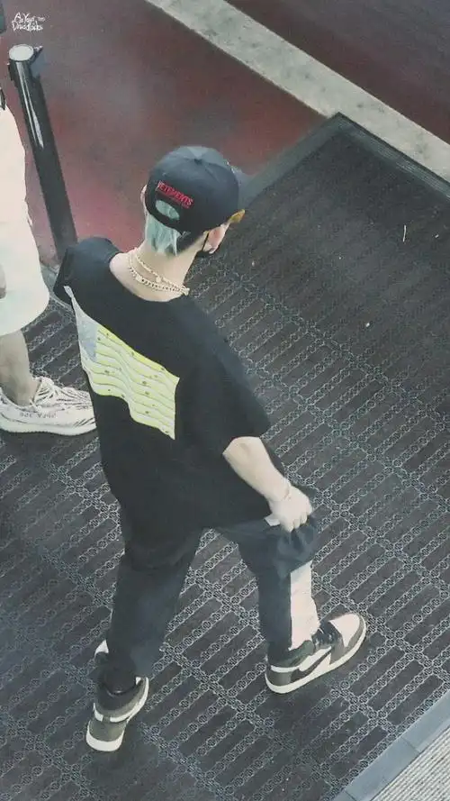 广州再热又怎样 aj死忠鬼哥出行穿倒钩