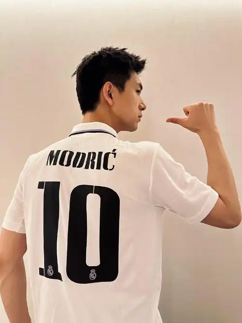 李现超话95#李现的ing#2023/05/07 ins 更新一则"gogogo!"@李现ing