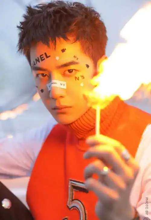 井柏然的阿拉亚大片成功出圈,网友:那是因为井柏然脱了_chanel_王一博