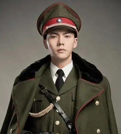 【图】陈伟霆军装男神帅到犯规 老九门张大佛爷英姿潇洒