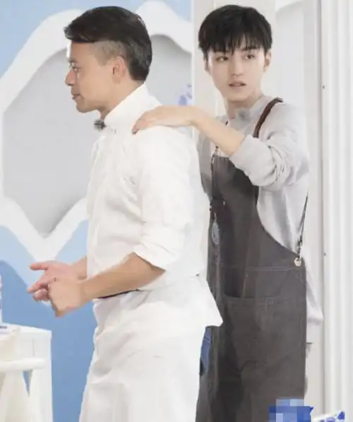 黄晓明把林大厨骂哭后,王俊凯站位明显,网友:难怪会提前退出!