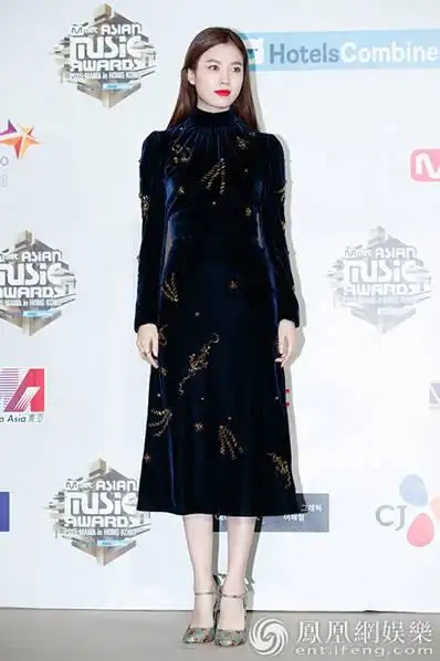 2016mama红毯秀,河智苑秀智金裕贞争相斗艳