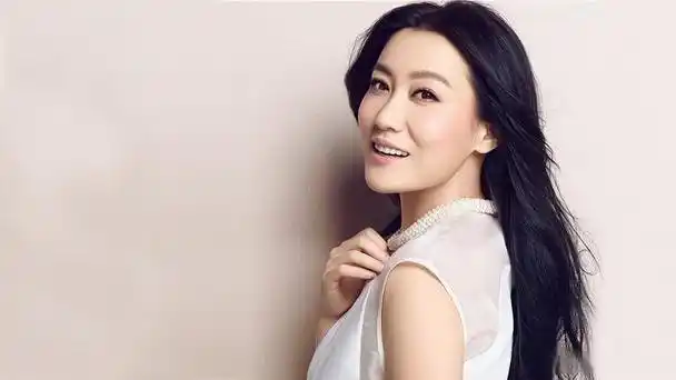 好几年前,就对谭晶的歌声印象深刻.