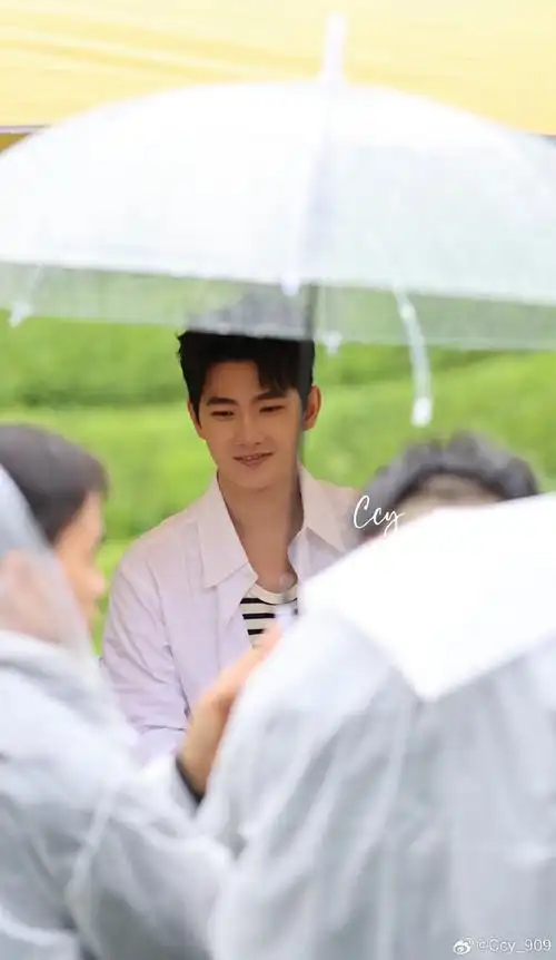 杨洋纯白西装大片##杨洋茶香男大