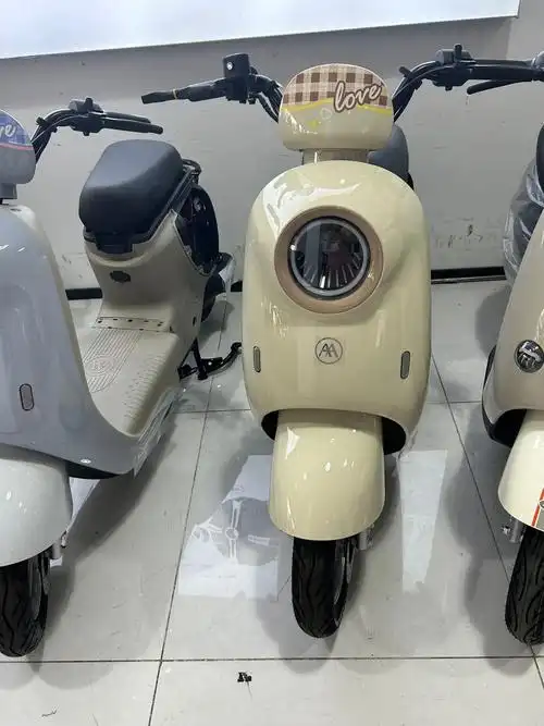 热乎乎的爱玛新款到了.新款爱玛爱琪喜欢快来去试试吧～#电动车 - 抖