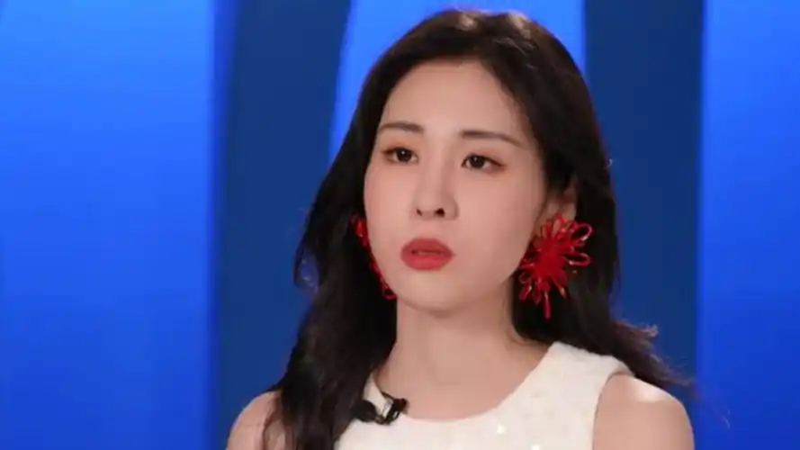 new张碧晨谈导师混战学员表现 无权益