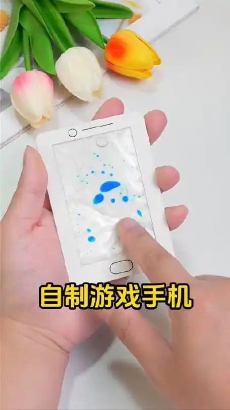 自制好玩的游戏小手机,按下去里面的泡泡还会逃跑呢_新浪新闻