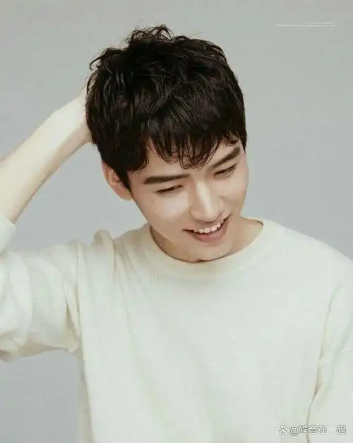 龚俊,1992年11月29日出生于四川成都,毕业于东华大学表演系,于2015年