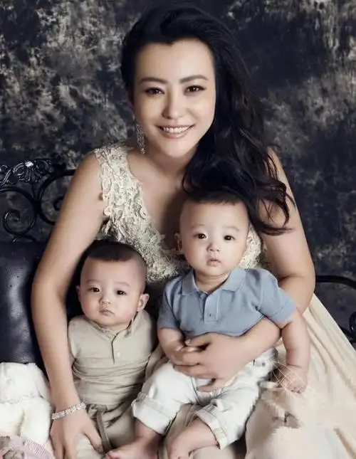 郝蕾与男友酒店汗蒸被拍体型十分丰腴纹身霸气3