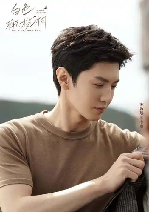 热门的小说作者,她的作品一部部被影视化,像是杨洋《我的人间烟火》