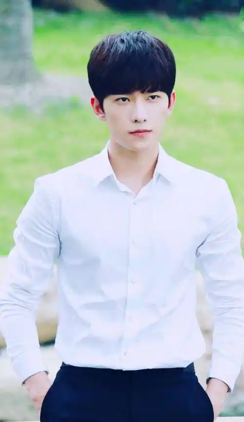 而这一次的于途设定是38岁,杨洋从中学演绎到中年,也是一个年龄跨度