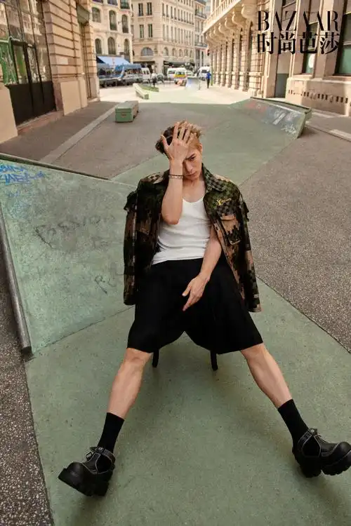 王嘉尔芭莎金九封面