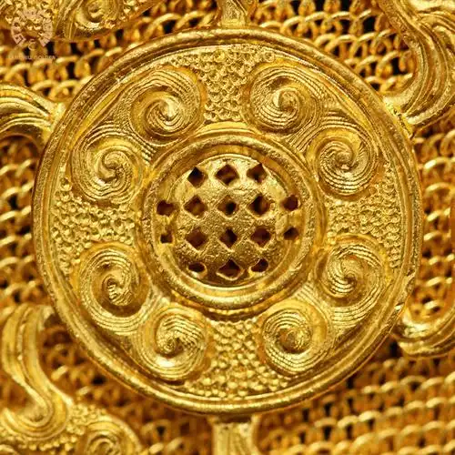 琳朝珠宝新品 古法黄金花丝錾刻应龙回旋坠饰