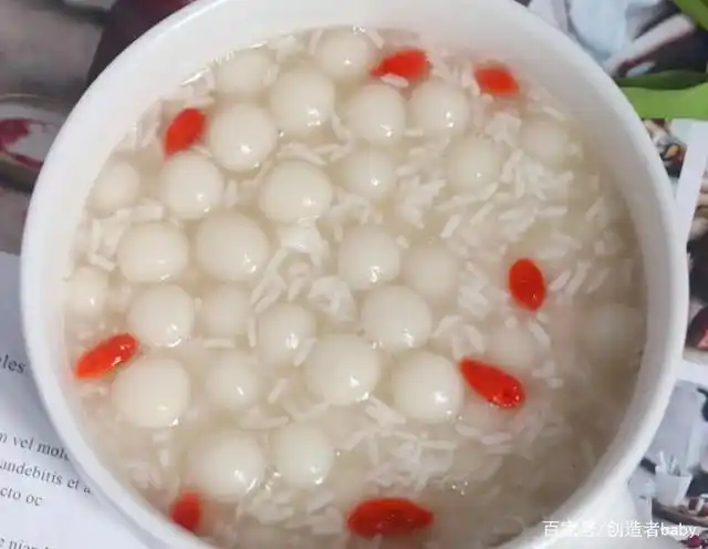 酒酿汤圆怎么做才好吃?加上适量的枸杞,暖心又暖胃