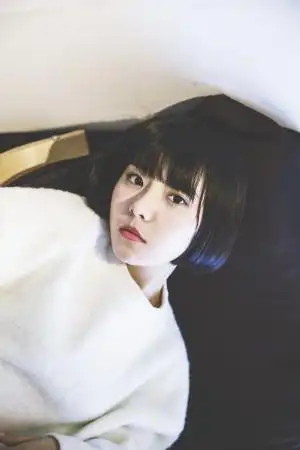 周子琰化身高冷女神新写真告别青涩诠释成长