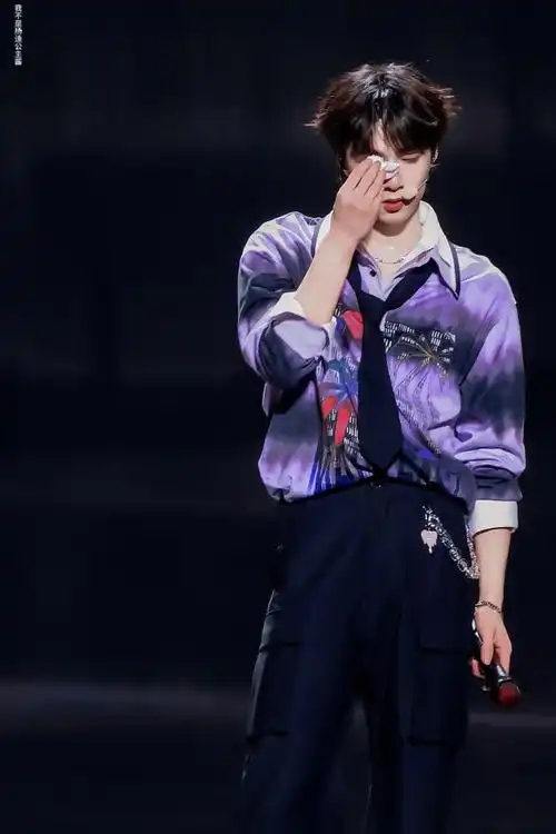 新生代演员刘耀文#再发点舞台上最帅气的刘耀文060099