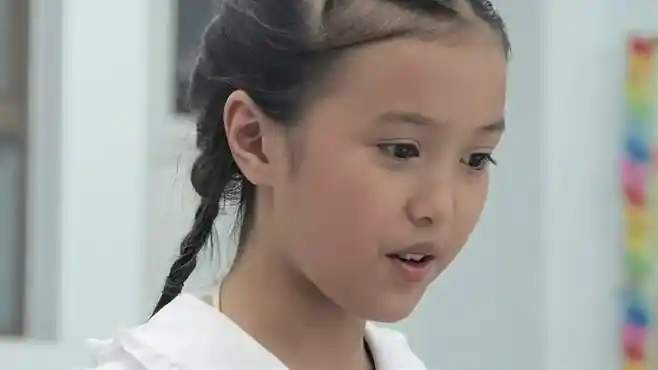 快乐酷宝:乐乐画卡通画画得非常好,同学们非常羡慕-母婴亲子视频-搜狐