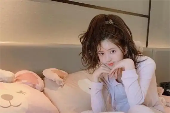 赵露思原先是一名网红,后来有幸参加了《火星情报局》积攒了一定的