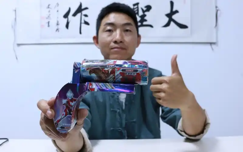 大圣用奥特曼卡牌做信号枪没想一不小心做胖了制作过程真精彩