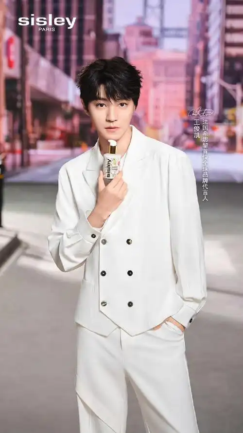 估计会长期使用~如果下次能送明信片就更好了~  @tfboys-王俊凯代言的