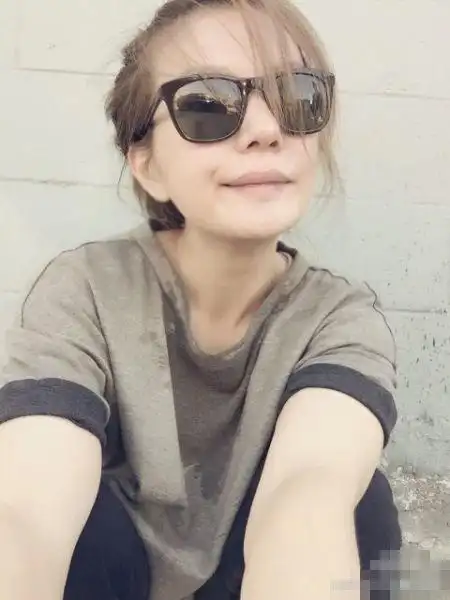 [保存到相册]   超明明星娱乐讯 10月14日凌晨,赵薇在微博上晒