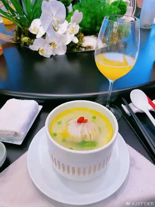 来自37哉的杭州新侨饭店,130年的苏州南园宾馆,72年的绍兴咸亨酒店三