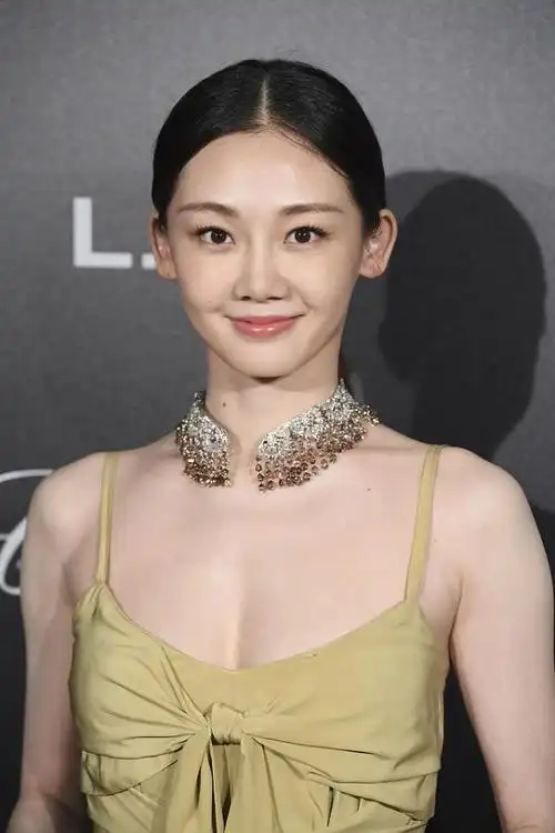 郑凯媳妇儿苗苗个人资料简介(苗苗演过什么电视剧电影)-梦路生活号