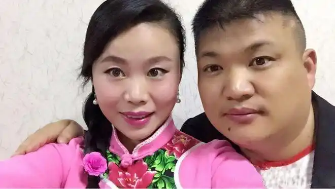 同是星光大道出道的草根明星仅凭这一点王二妮吊打草帽姐