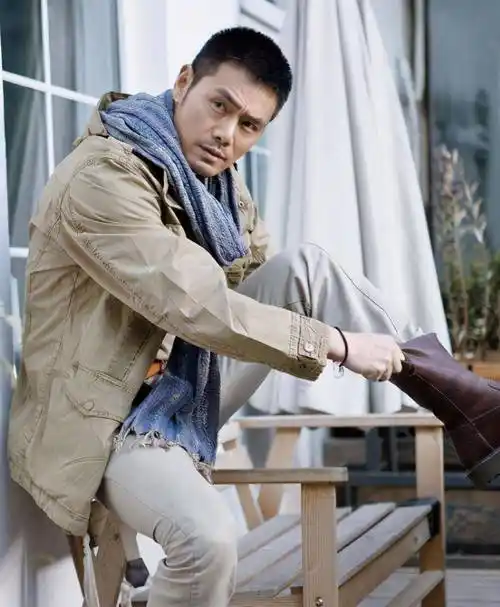 他是著名影帝,曾被知名导演100w买断戏路,35岁住进地下室_邵兵_表演