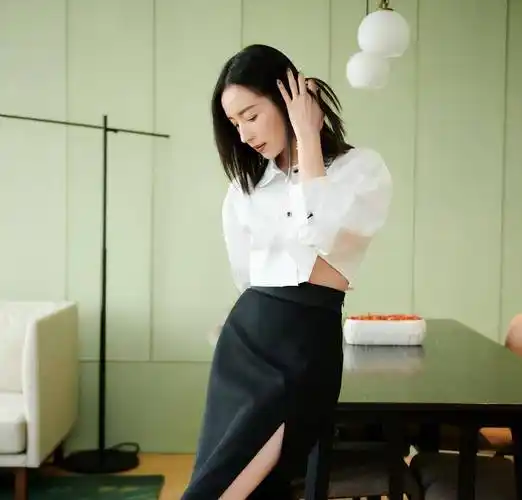 翻红演员董洁这次该感谢与凤行44岁再红一次