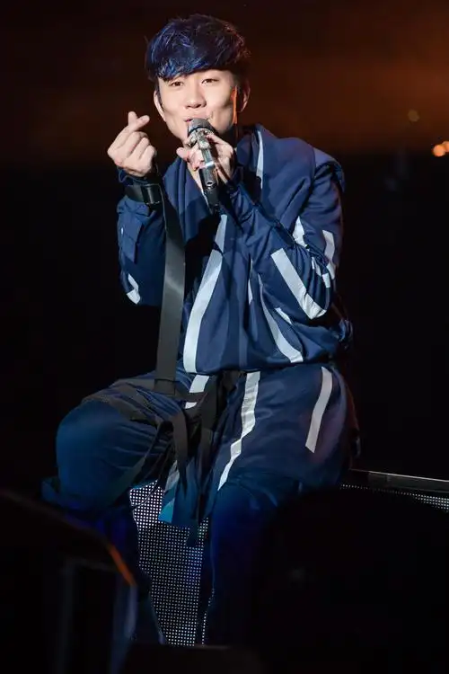 8月11日,jj林俊杰携"圣所"世界巡回演唱会来到了"江南"鱼米之乡