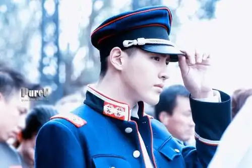 吴亦凡军装变身民国警官 铁血柔情又能卖萌