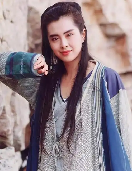 腰似"水桶",穿廉价鞋子,56岁的王祖贤,怎么活成这样了?