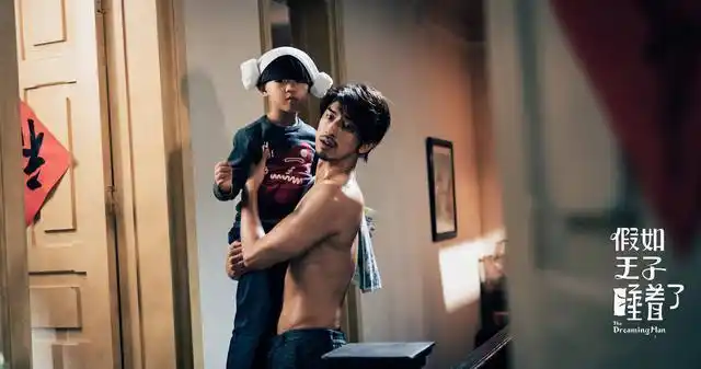 陈柏霖与林允对戏出浴图曝光八块腹肌人鱼线网友想舔屏了