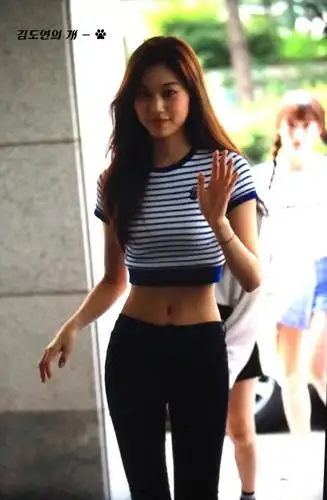 谭维维晒健身照这腰有点粗啊这样吸成马甲线不难受