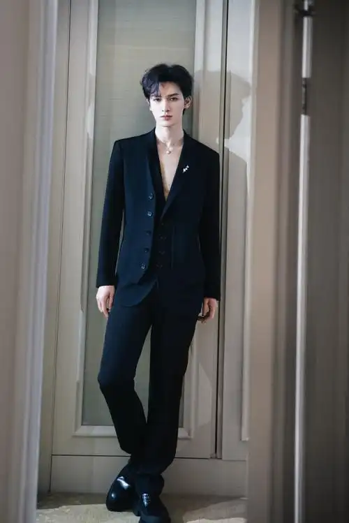 与朱正廷精彩开箱