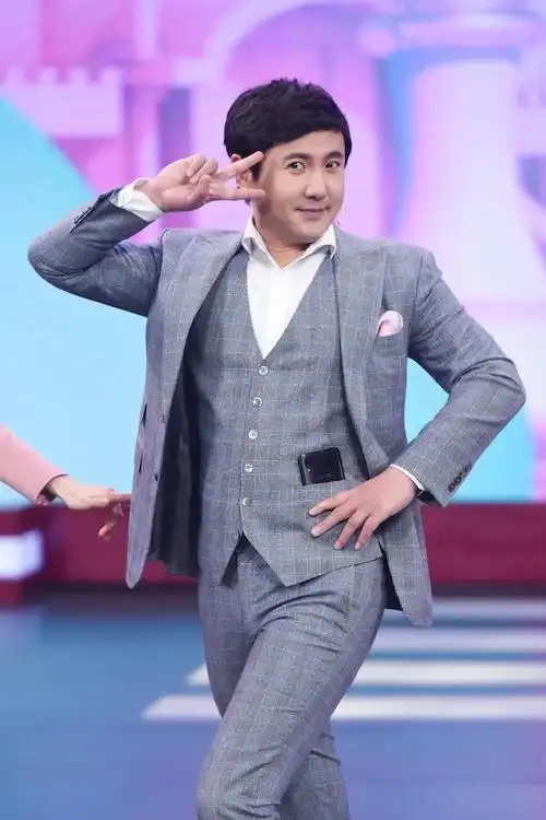 沈腾是一位优秀的喜剧演员,以其多才多艺的表演赢得了观众的喜爱