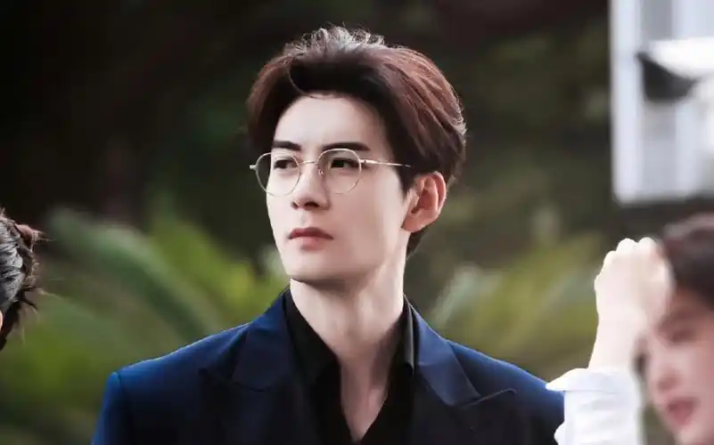 陈星旭西装太飒了,好有霸总范儿!