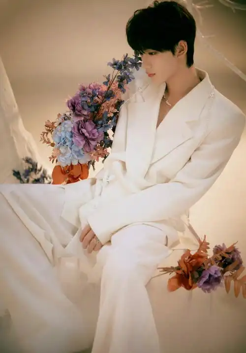 丁程鑫白色真空西装造型##丁程鑫白色真空西装