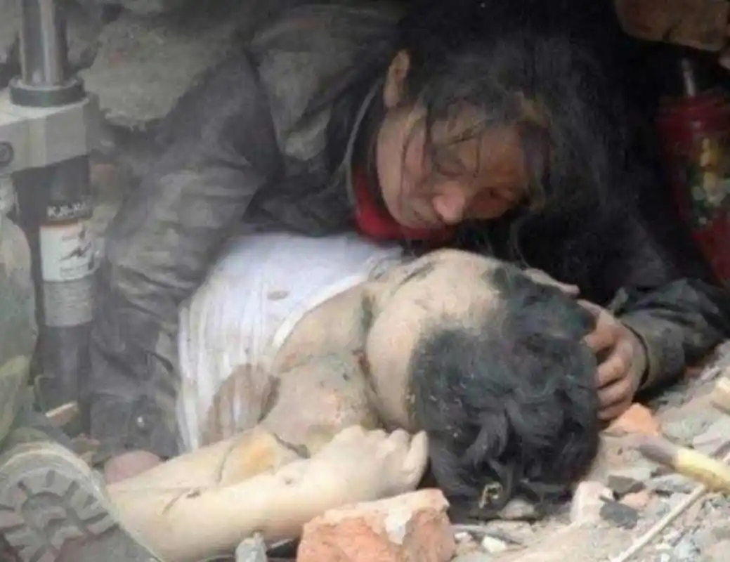 摄影师镜头下最"残忍"的人性图,一张比一张扎心,太心酸了!